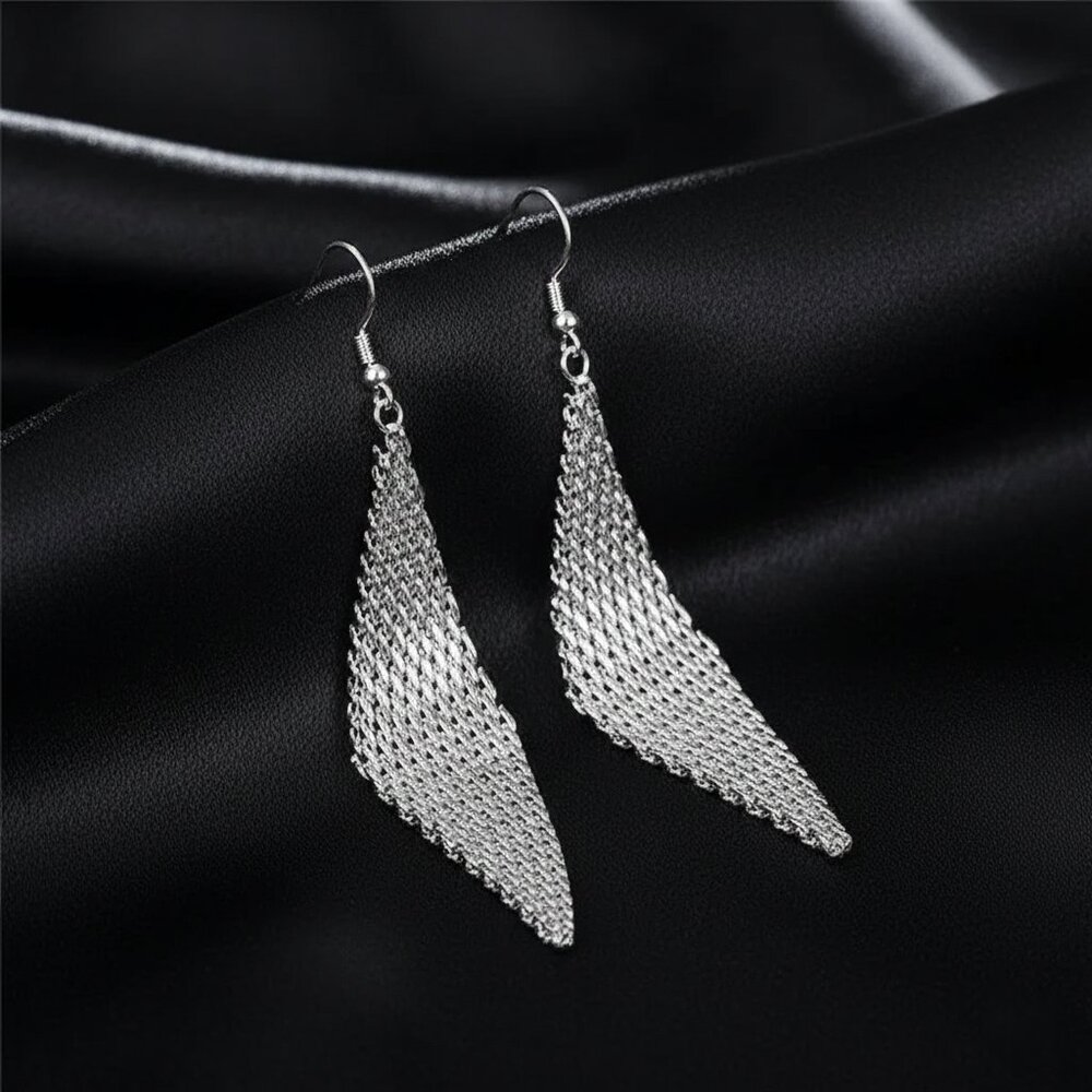 Silver Tone Mesh Chain Mail Drop Dangle Fashion 70s Disco Earrings NWOT - Picture 8 of 8